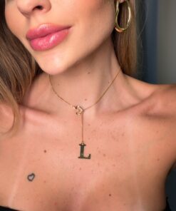 Colar Letra Inicial Gravata – Dourada