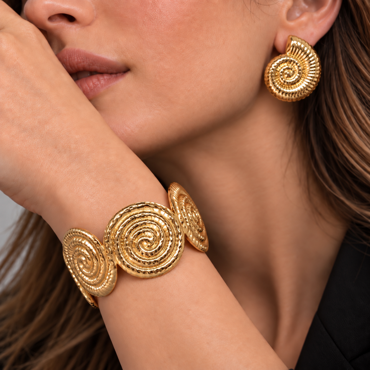 Conjunto Bracelete + Brinco Bijoux Premium Dourado 010